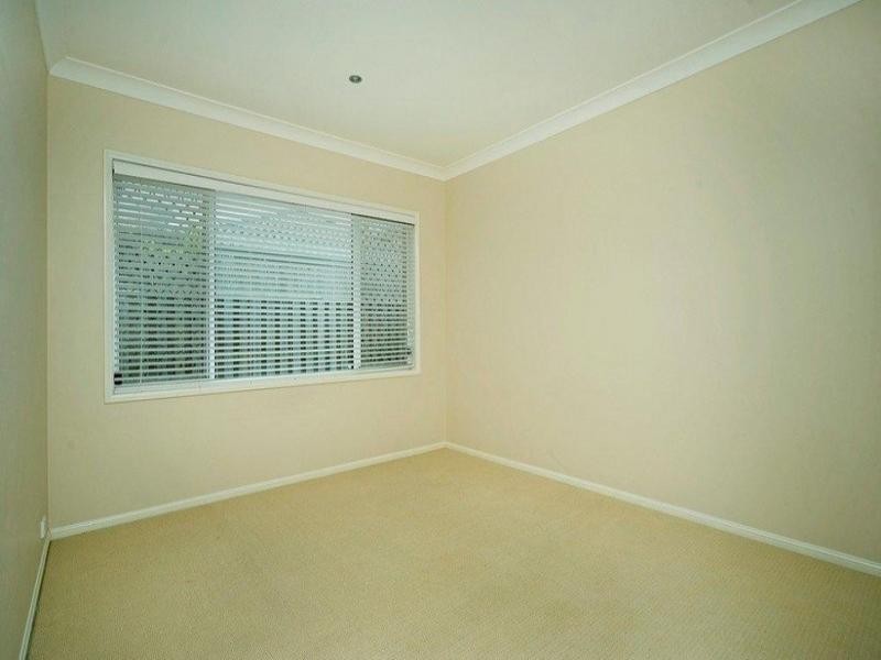 12 Roberts Drive, Maudsland QLD 4210