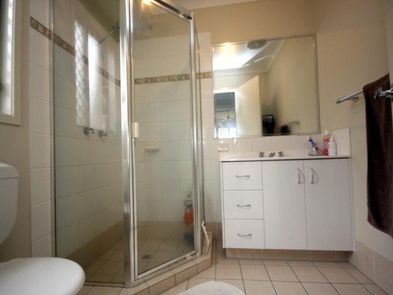 8 Gerard Street, Pacific Pines QLD 4211