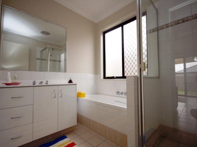 8 Gerard Street, Pacific Pines QLD 4211