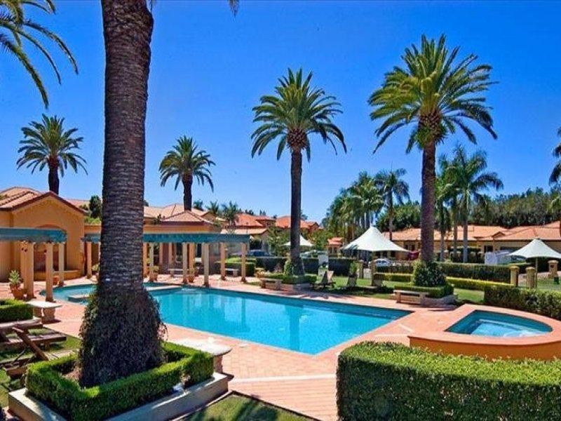 3293 Palladian Drive, Hope Island QLD 4212