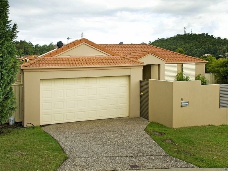 19 Kite Circuit, Arundel QLD 4214