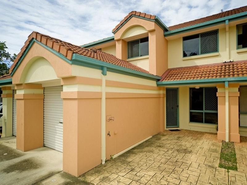 3/2 Pappas Way, Carrara QLD 4211