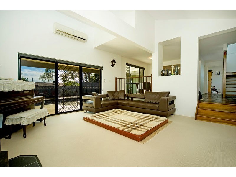 15 Kula Close, Benowa QLD 4217