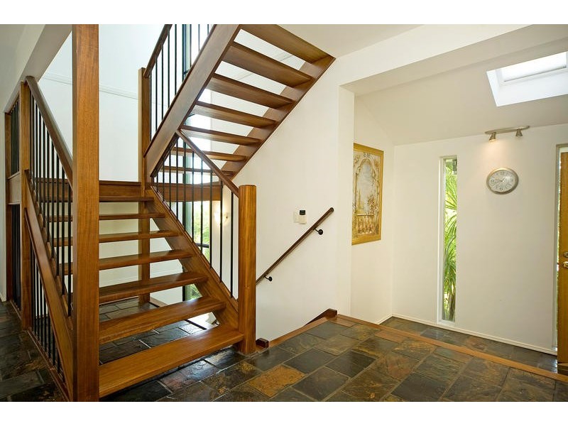 15 Kula Close, Benowa QLD 4217