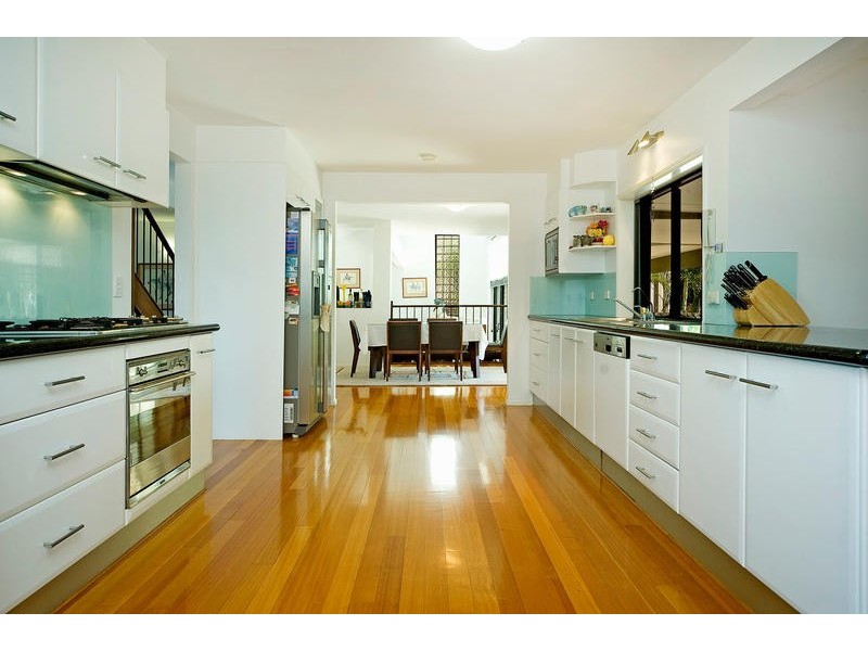 15 Kula Close, Benowa QLD 4217