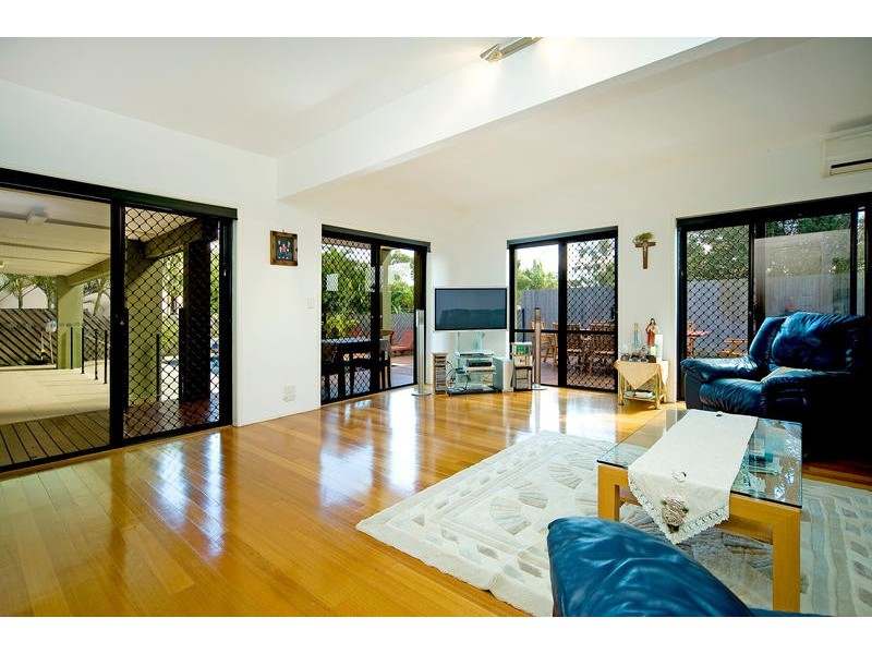 15 Kula Close, Benowa QLD 4217