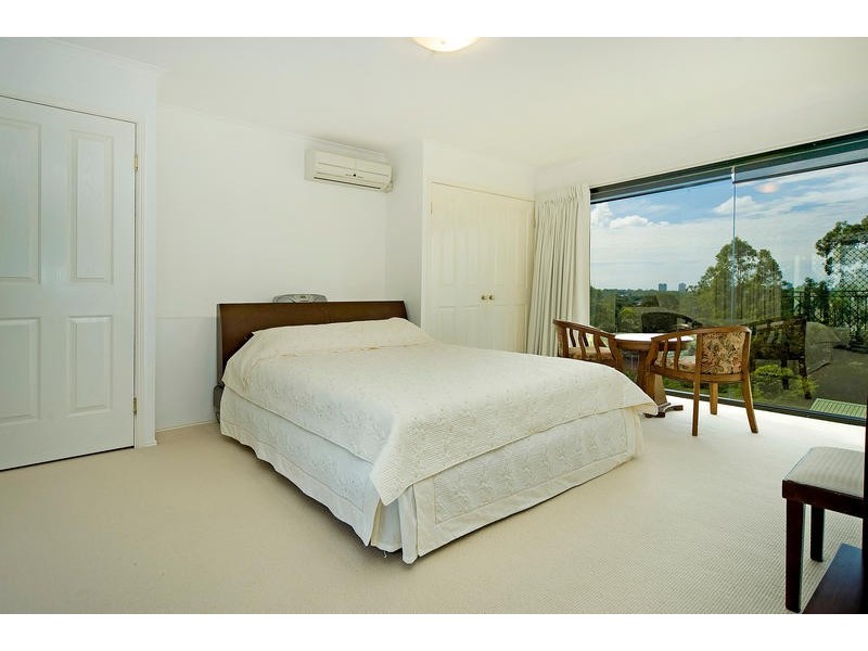 15 Kula Close, Benowa QLD 4217