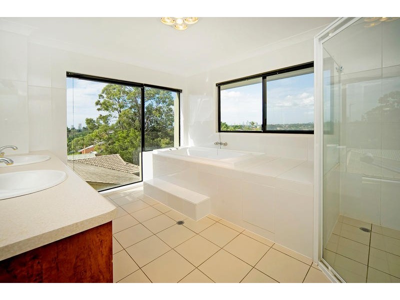 15 Kula Close, Benowa QLD 4217