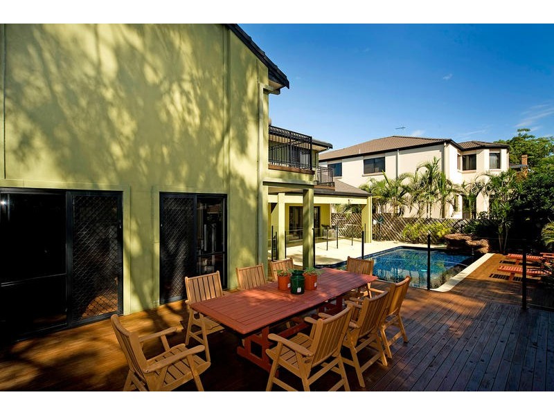 15 Kula Close, Benowa QLD 4217