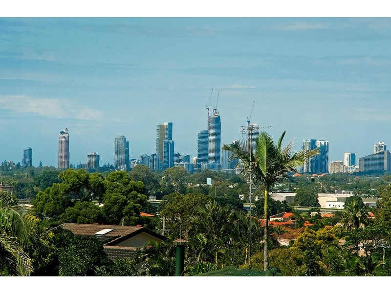 15 Kula Close, Benowa QLD 4217