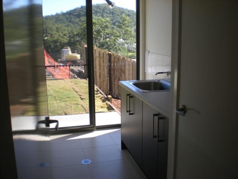 17 Harriet Lane, Oxenford QLD 4210