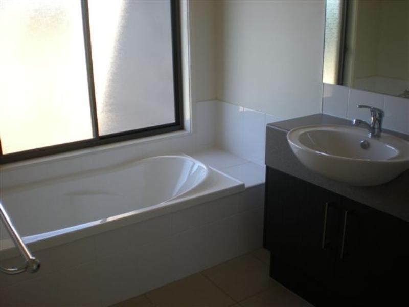 17 Harriet Lane, Oxenford QLD 4210