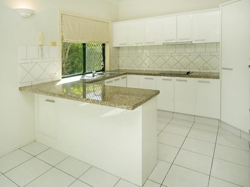 4 Steyning Court, Arundel QLD 4214