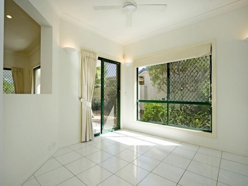 4 Steyning Court, Arundel QLD 4214