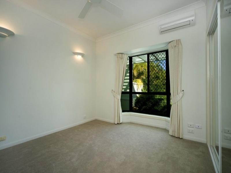 4 Steyning Court, Arundel QLD 4214