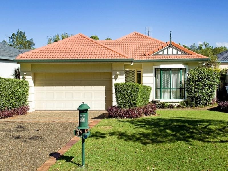 4 Steyning Court, Arundel QLD 4214