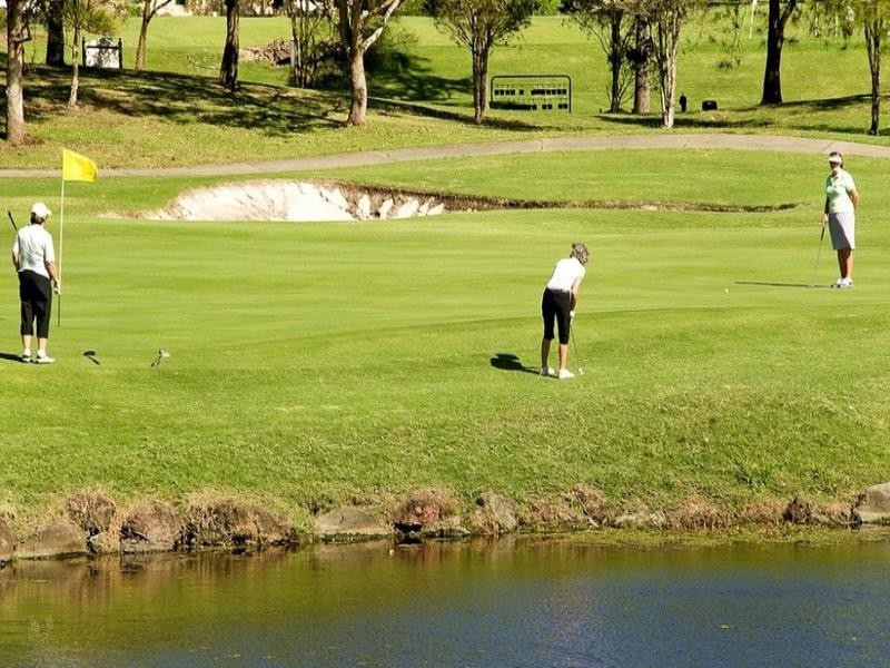 4 Steyning Court, Arundel QLD 4214