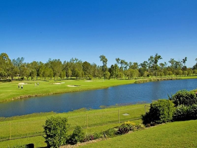 4 Steyning Court, Arundel QLD 4214