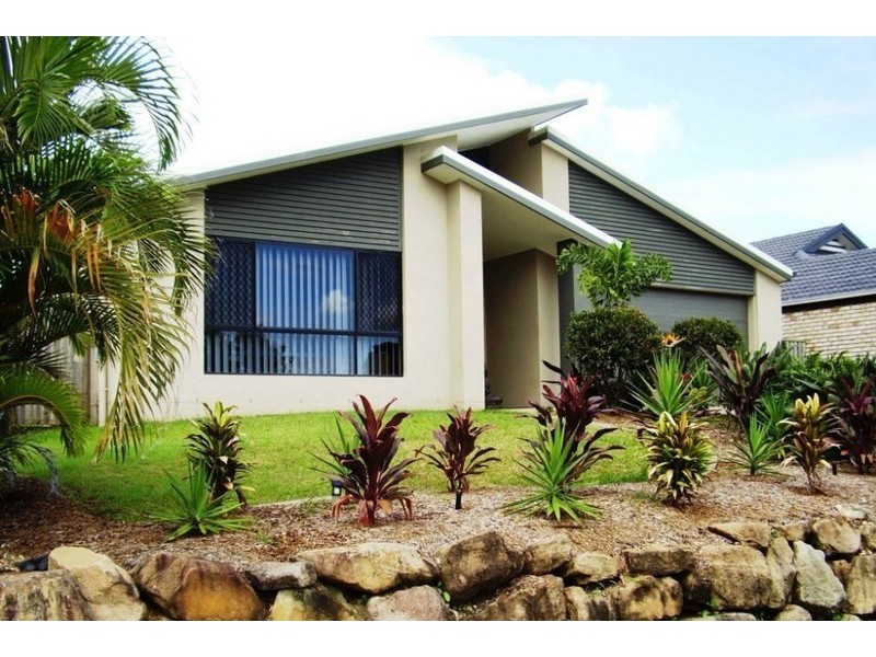 27 Carmarthen Circuit, Pacific Pines QLD 4211