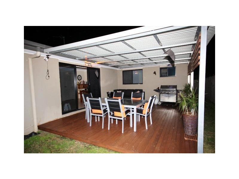 27 Carmarthen Circuit, Pacific Pines QLD 4211