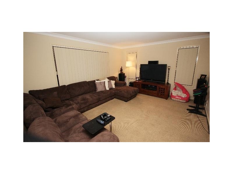 27 Carmarthen Circuit, Pacific Pines QLD 4211