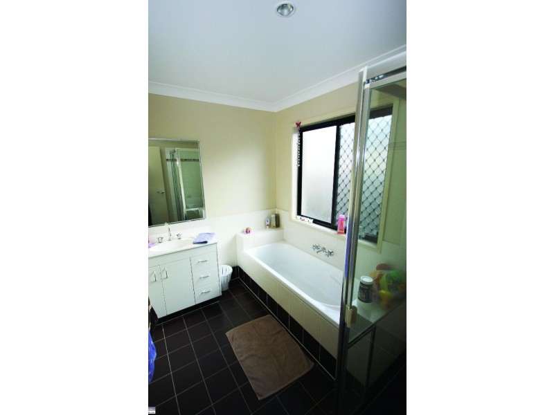 27 Carmarthen Circuit, Pacific Pines QLD 4211