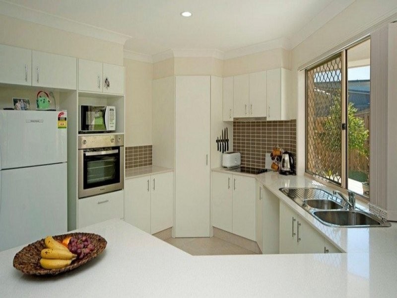 50 Hawkesbury Avenue, Pacific Pines QLD 4211