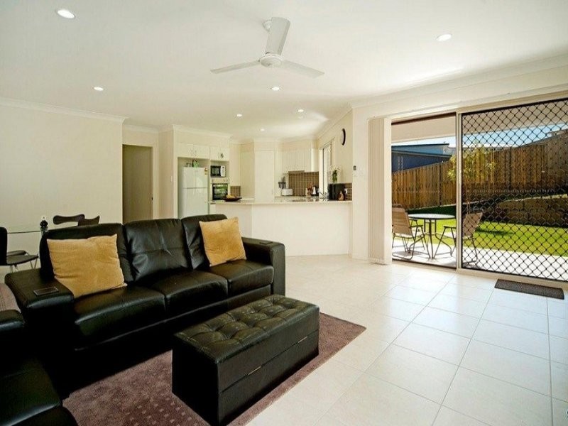 50 Hawkesbury Avenue, Pacific Pines QLD 4211