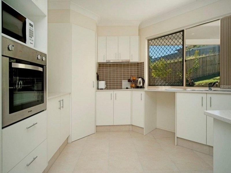 50 Hawkesbury Avenue, Pacific Pines QLD 4211