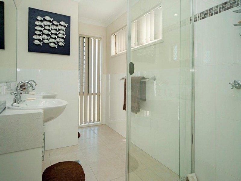 50 Hawkesbury Avenue, Pacific Pines QLD 4211