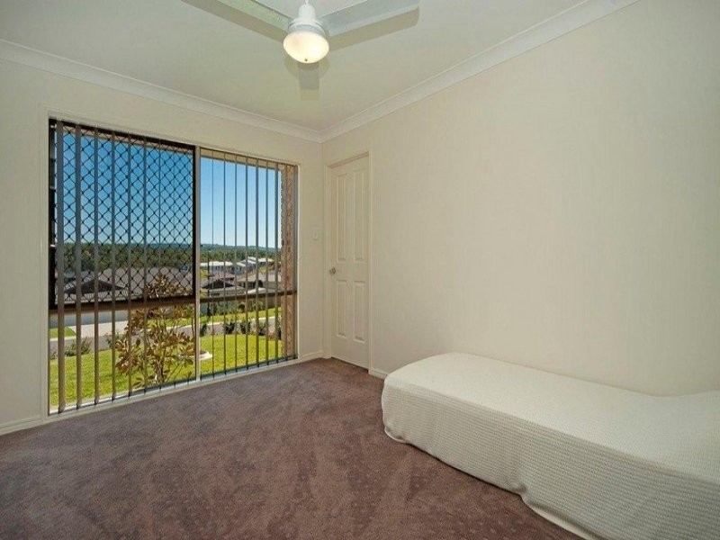 50 Hawkesbury Avenue, Pacific Pines QLD 4211