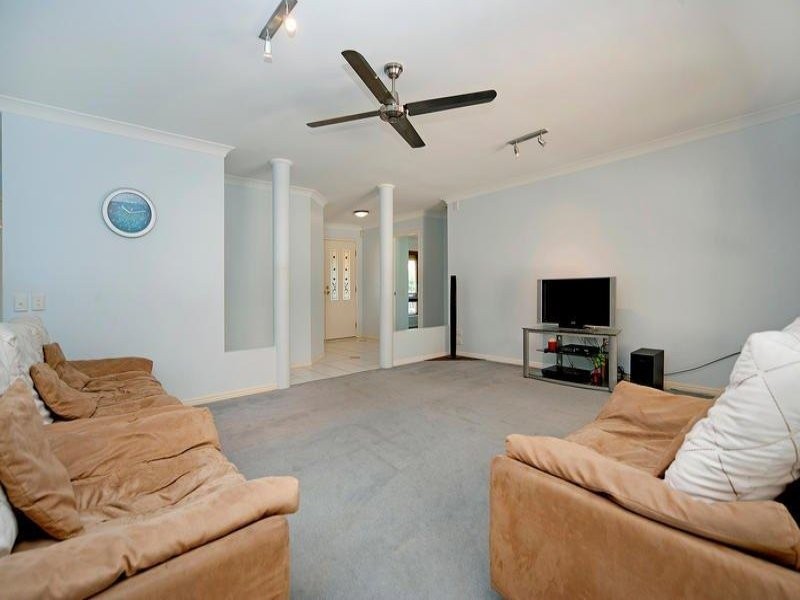 3 Equador Court, Pacific Pines QLD 4211