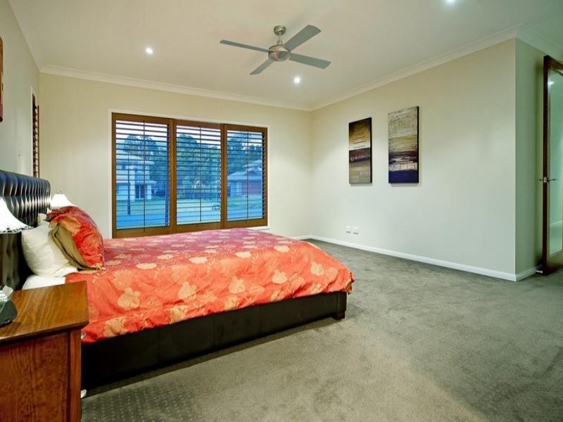 12 Meadow Court, Maudsland QLD 4210