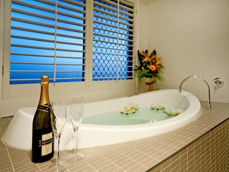 12 Meadow Court, Maudsland QLD 4210