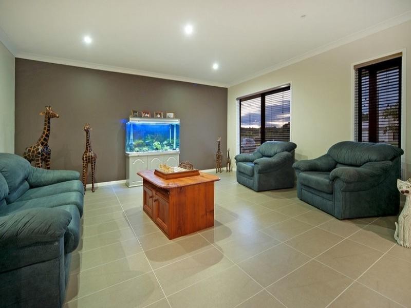 12 Meadow Court, Maudsland QLD 4210