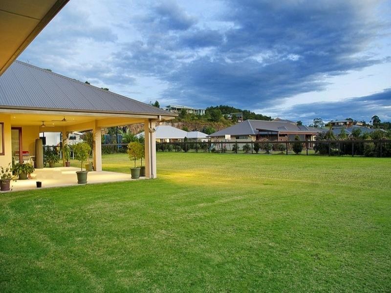 12 Meadow Court, Maudsland QLD 4210