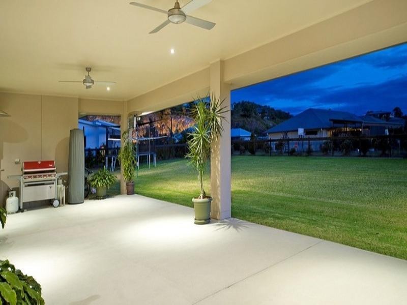 12 Meadow Court, Maudsland QLD 4210