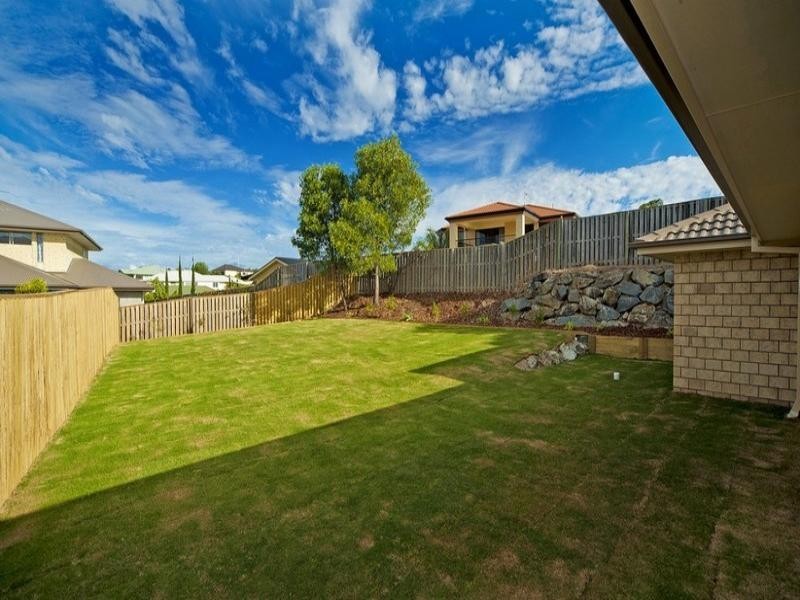 16 Kabi Place, Pacific Pines QLD 4211