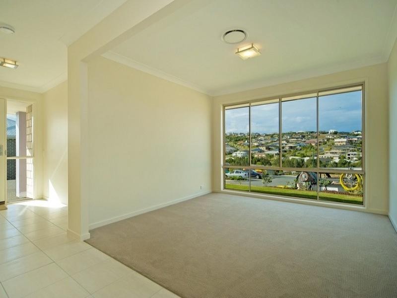 16 Kabi Place, Pacific Pines QLD 4211