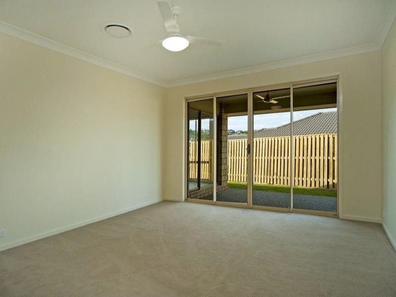 16 Kabi Place, Pacific Pines QLD 4211