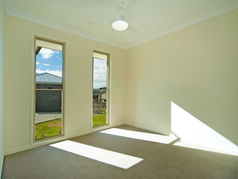16 Kabi Place, Pacific Pines QLD 4211