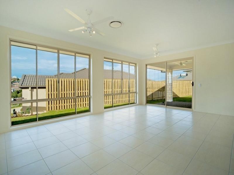 16 Kabi Place, Pacific Pines QLD 4211