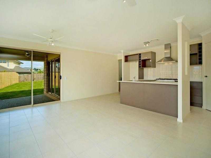 16 Kabi Place, Pacific Pines QLD 4211