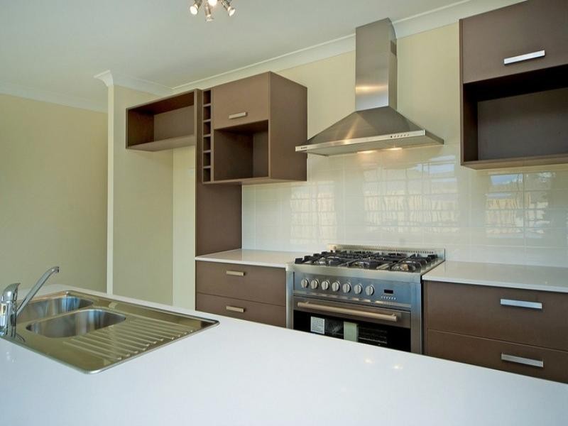16 Kabi Place, Pacific Pines QLD 4211