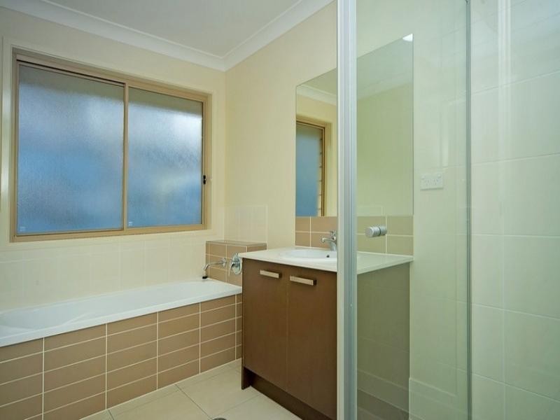 16 Kabi Place, Pacific Pines QLD 4211