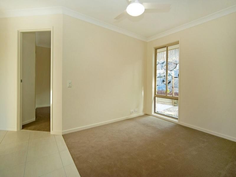 16 Kabi Place, Pacific Pines QLD 4211