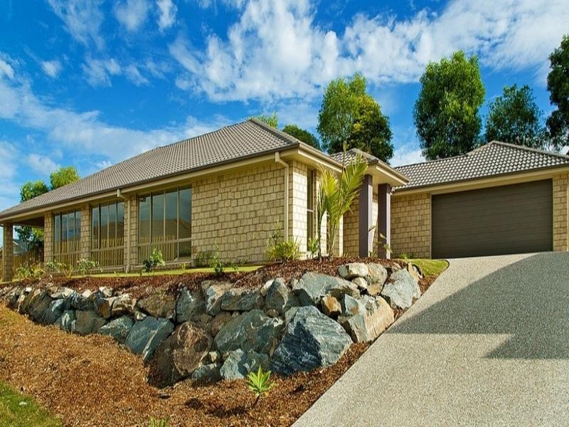 16 Kabi Place, Pacific Pines QLD 4211