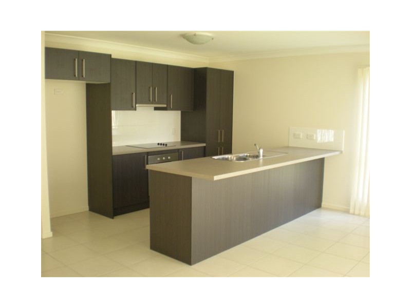 37 Saltwater Boulevard, Oxenford QLD 4210