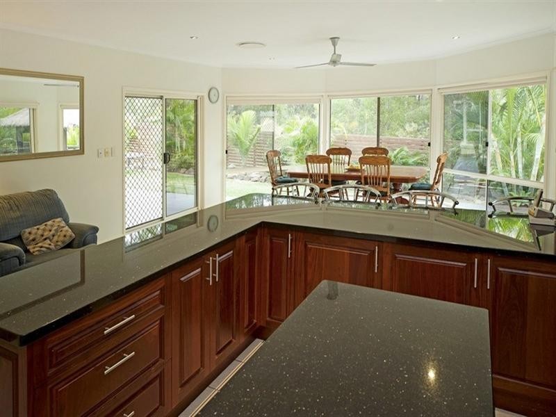16 Leeds Close, Arundel QLD 4214