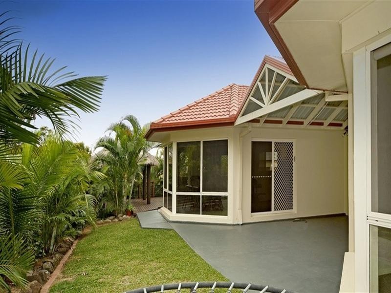 16 Leeds Close, Arundel QLD 4214